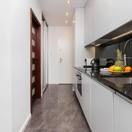 Spacious In The Centre Of By Rent Like 아파트 *