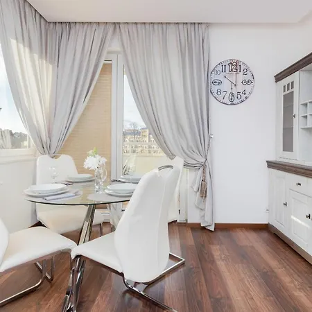 Spacious In The Centre Of By Rent Like شقة *